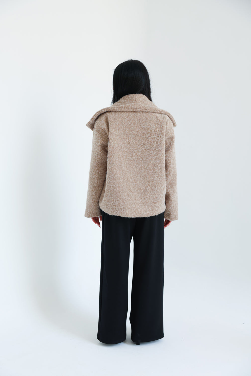 The Fluffy jacket- Tanned Beige