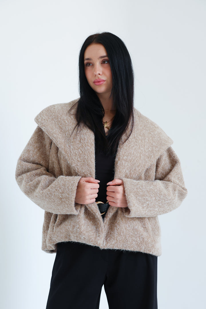 The Fluffy jacket- Tanned Beige