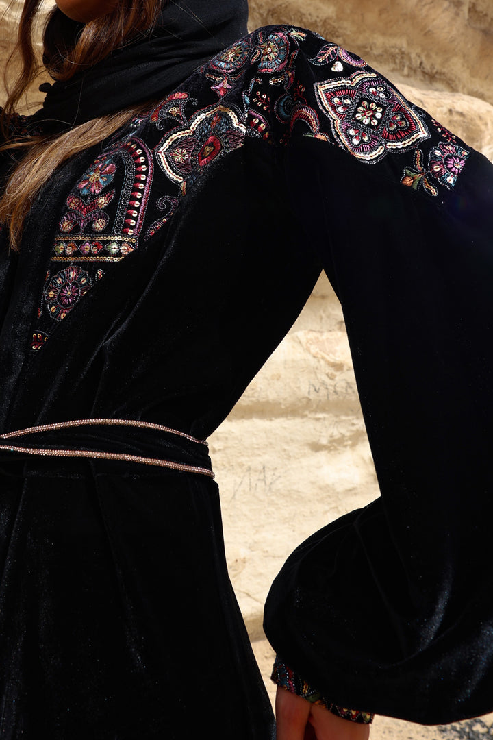 Bareeq mokhmal abaya