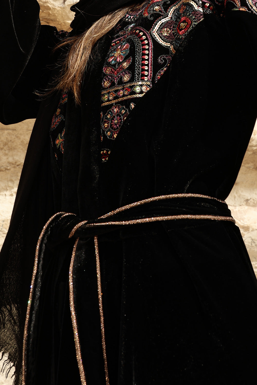 Bareeq mokhmal abaya