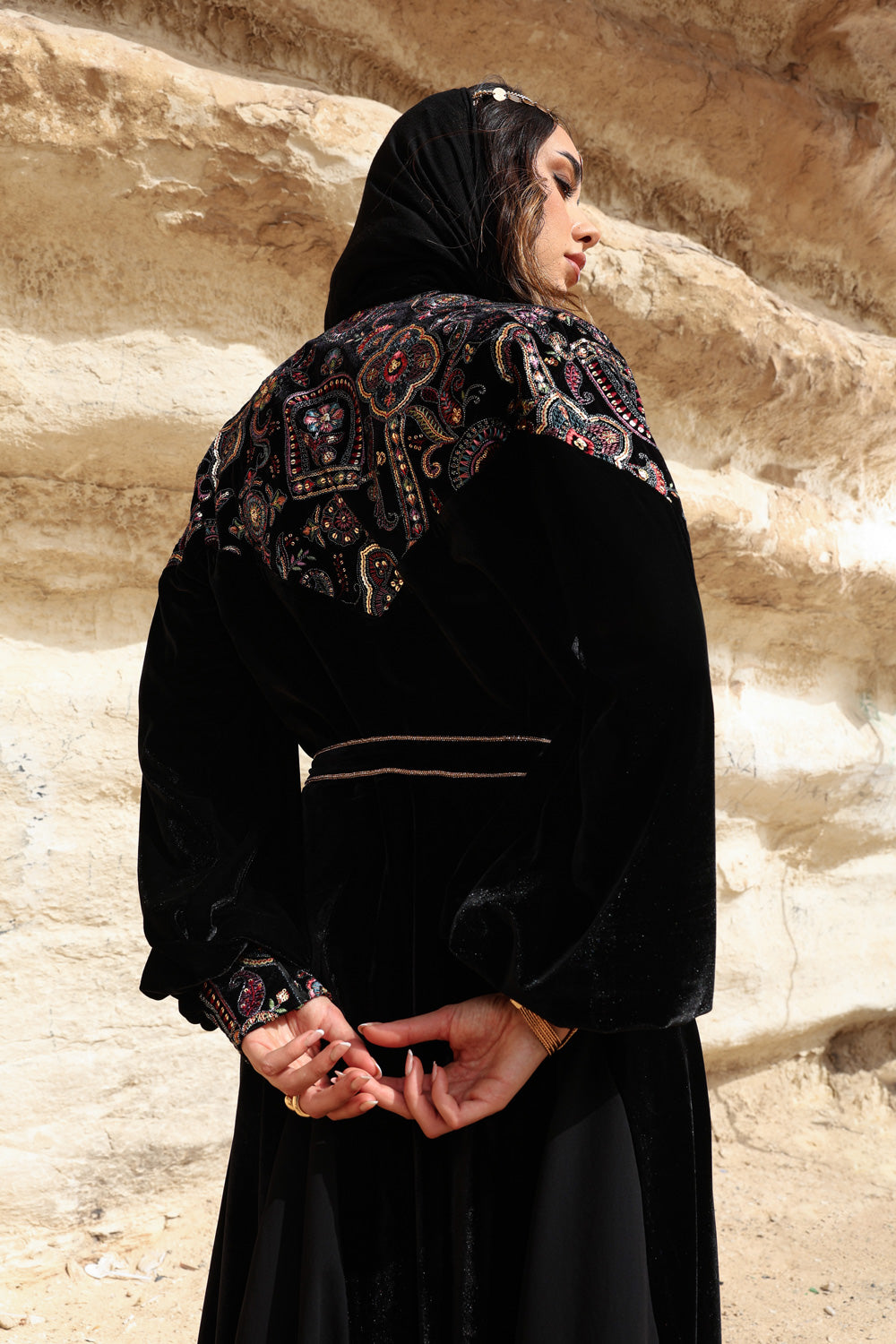 Bareeq mokhmal abaya